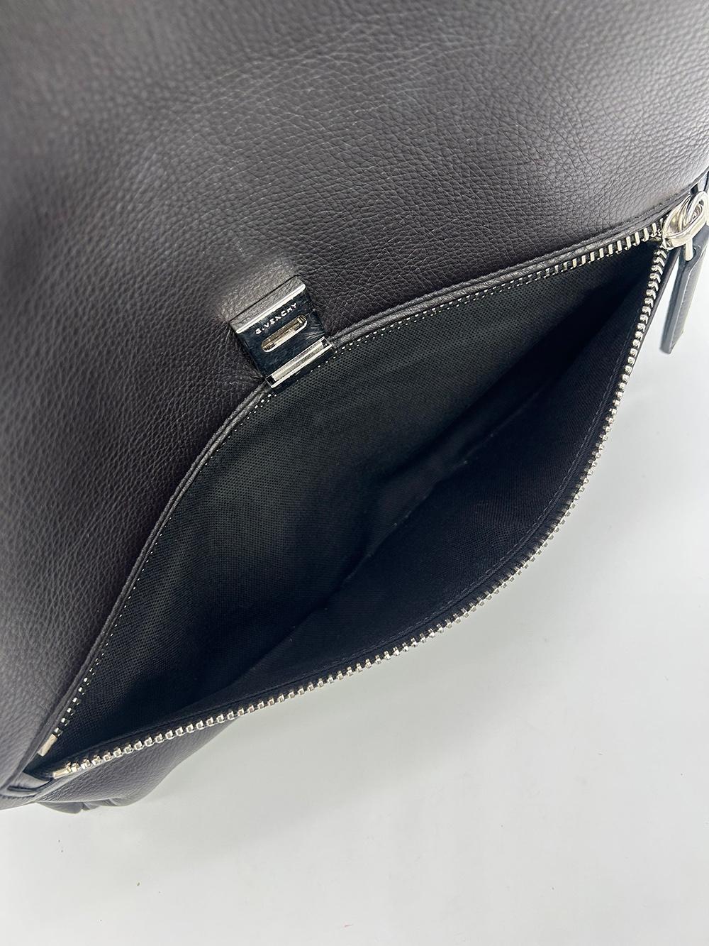 Givenchy Schwarze Pandora-Tasche aus Leder mit reiner Klappe im Angebot 10