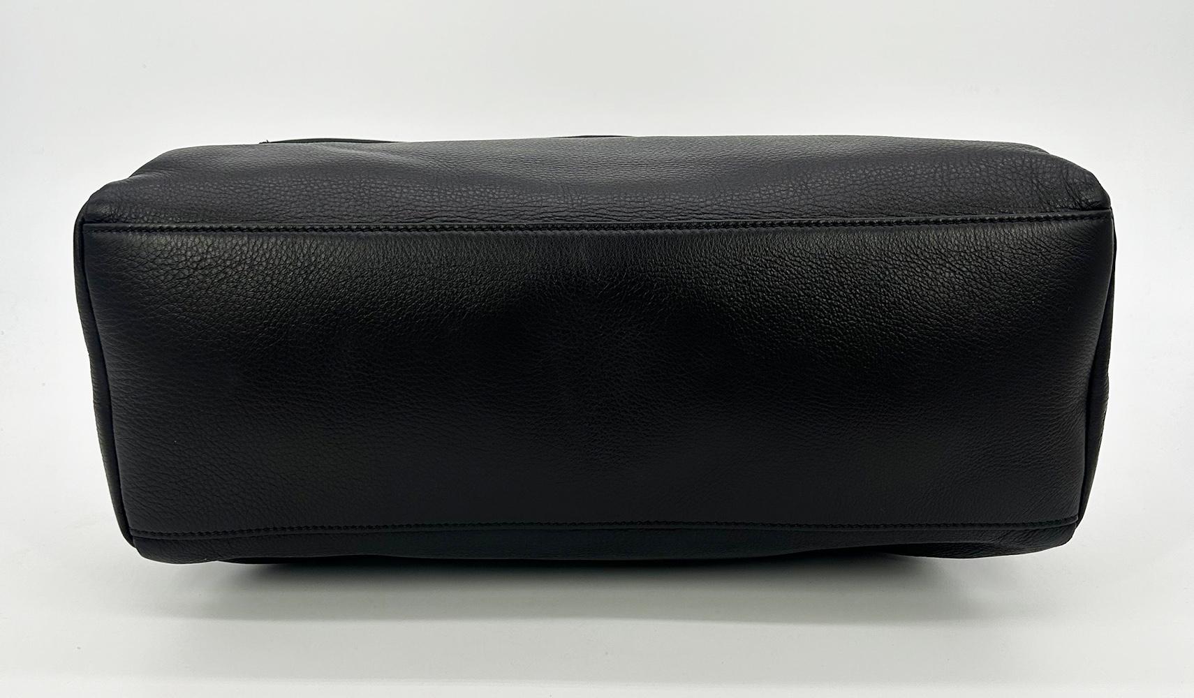 Givenchy Schwarze Pandora-Tasche aus Leder mit reiner Klappe im Angebot 3