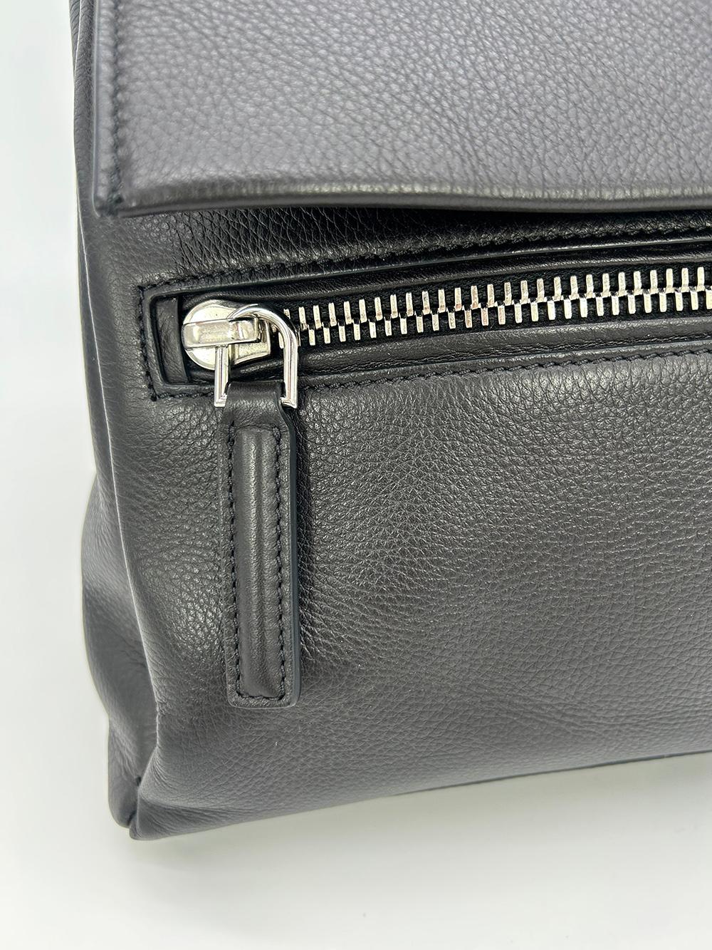 Givenchy Schwarze Pandora-Tasche aus Leder mit reiner Klappe im Angebot 4