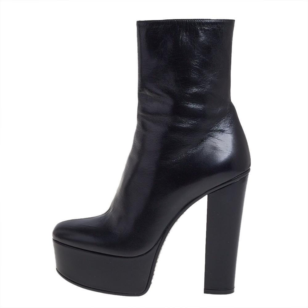Effortless and chic style radiates from these platform ankle boots by Givenchy! Wonderfully made, these boots are crafted from black leather and feature almond toes, zippers on the sides, and 13 cm heels to help you stand tall.

Includes:Original