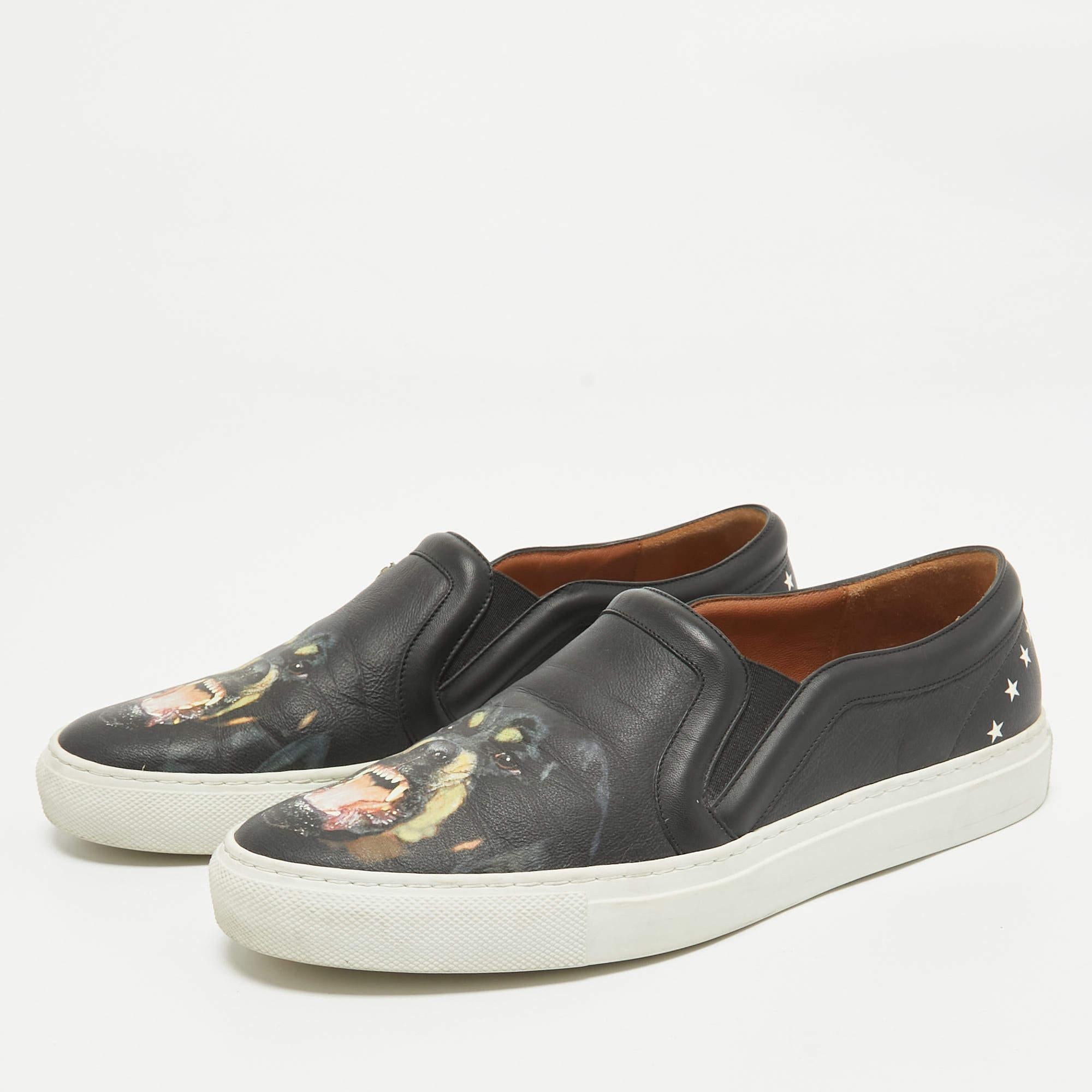 Coming in a classic silhouette these designer sneakers are a seamless combination of luxury comfort and style. These sneakers are designed with signature details and comfortable insoles.