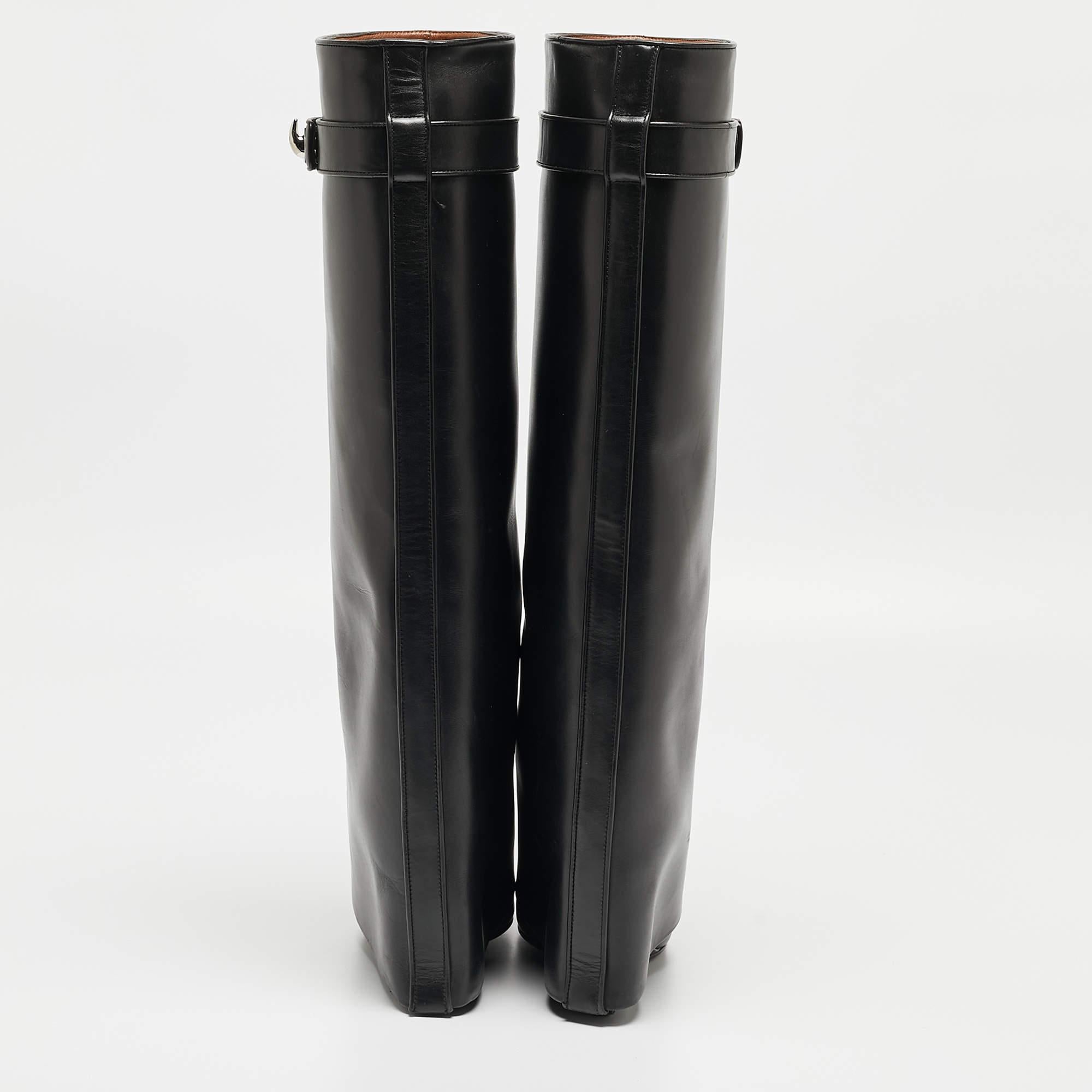 Givenchy Knielange Stiefel aus schwarzem Leder mit Haifischschloss Größe 36.5 im Angebot 4
