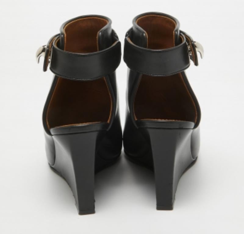 Givenchy Schwarzes Leder Haifischschloss Offene Zehen-Keilsandalen Größe 36 1