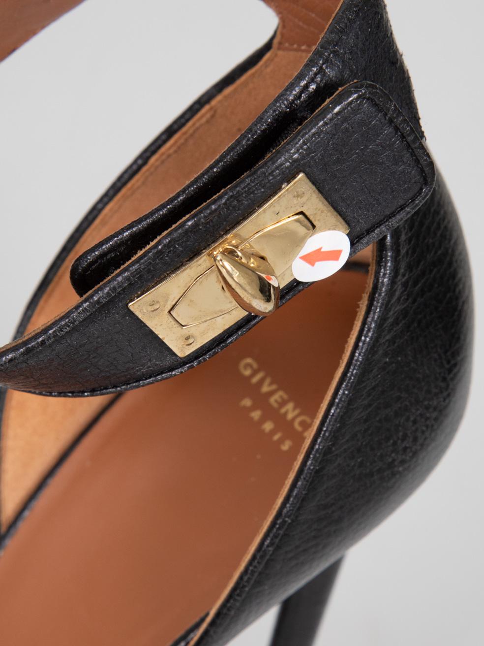 Givenchy Sandalias de piel negra con cierre de tiburón Talla IT 39.5 en venta 2