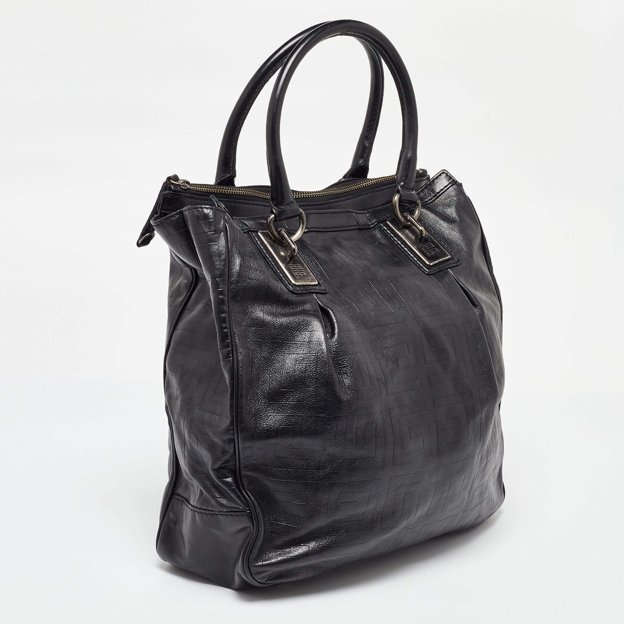 Givenchy Black Leather Shopper Tote In Good Condition In Dubai, Al Qouz 2