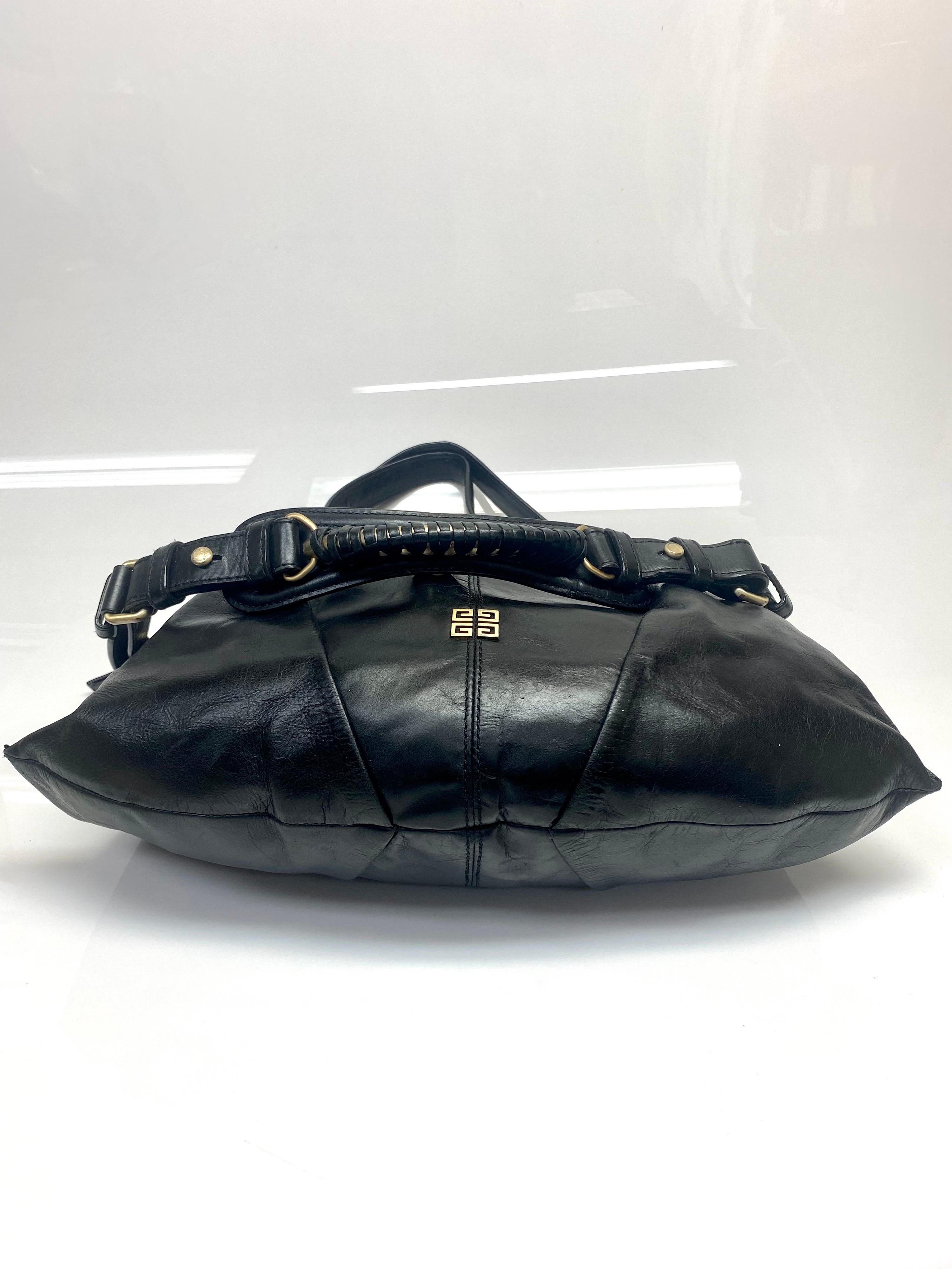 Givenchy Black Leather Shoulder Handbag-GHW For Sale 3
