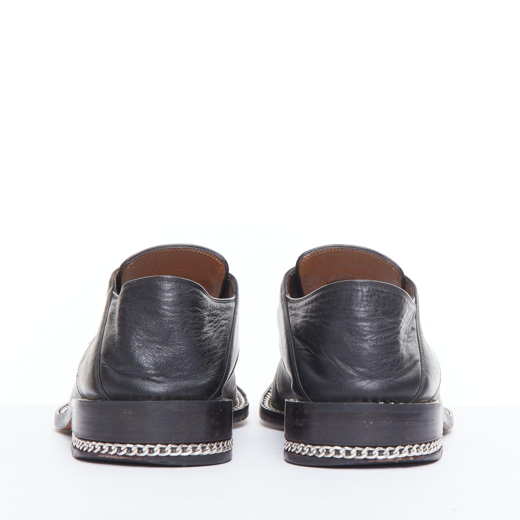 GIVENCHY Schwarzes Leder Silber Kette Blockabsatz Brogue Schuhe Damen im Angebot