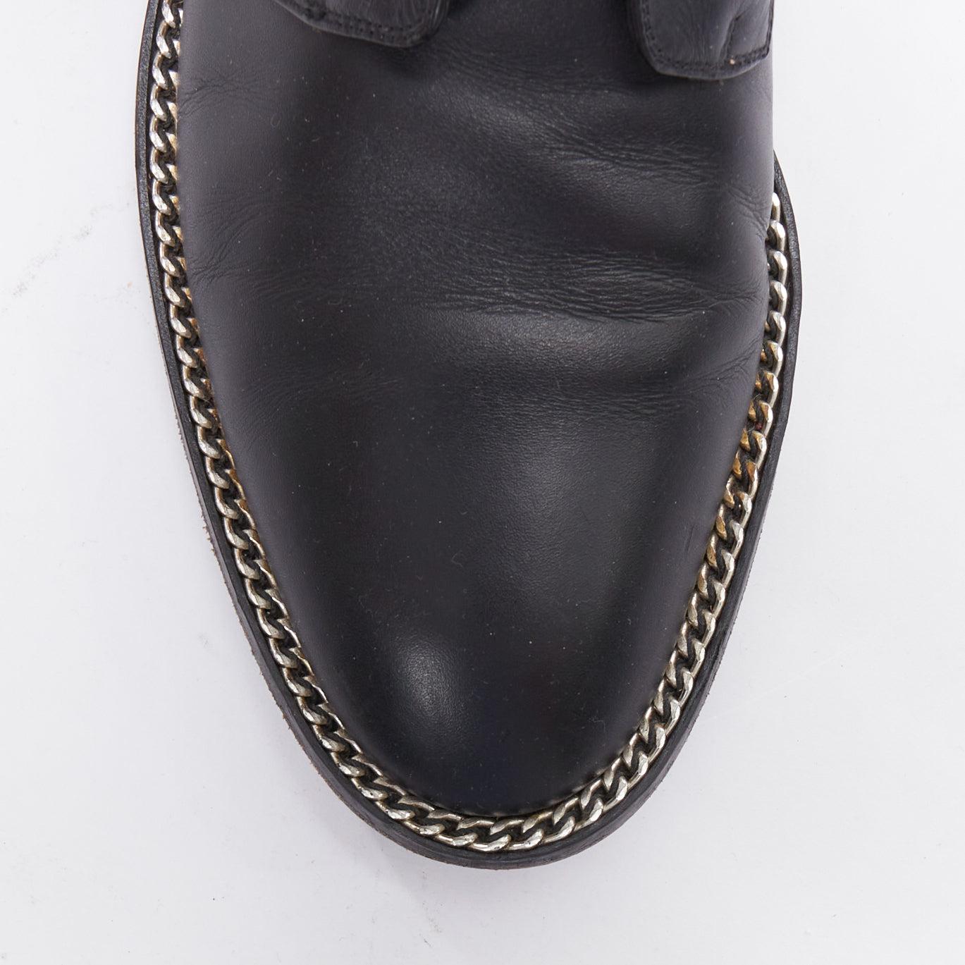 GIVENCHY Schwarzes Leder Silber Kette Blockabsatz Brogue Schuhe im Angebot 1