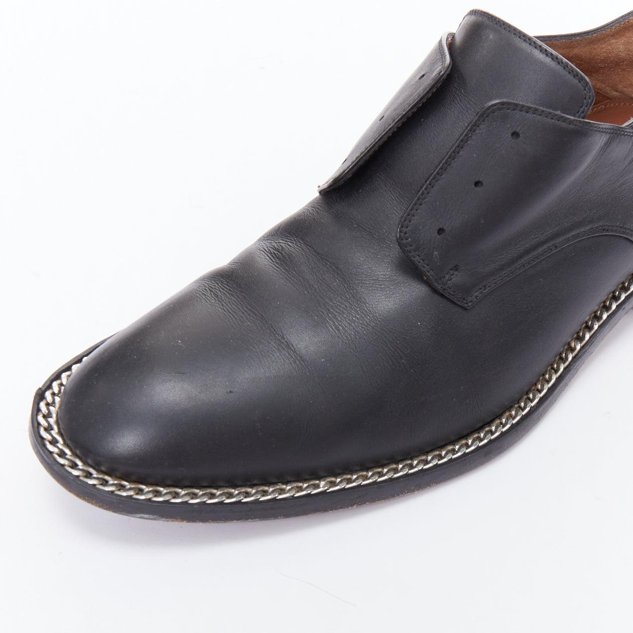 GIVENCHY Schwarzes Leder Silber Kette Blockabsatz Brogue Schuhe im Angebot 2