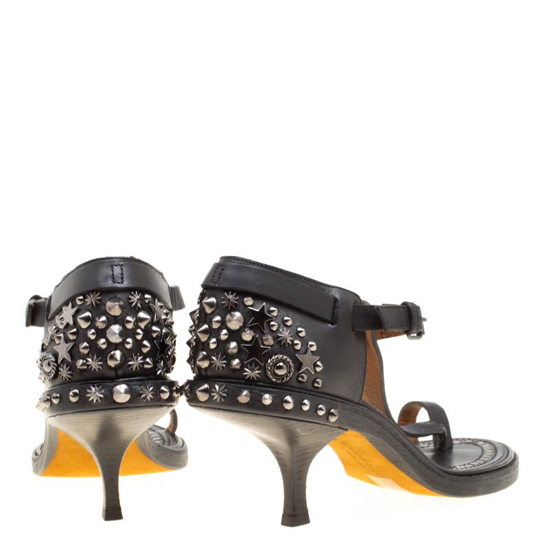 Givenchy Black Leather Stud Embellished Toe Ring T Strap Sandals Size 38 In Excellent Condition In Dubai, Al Qouz 2