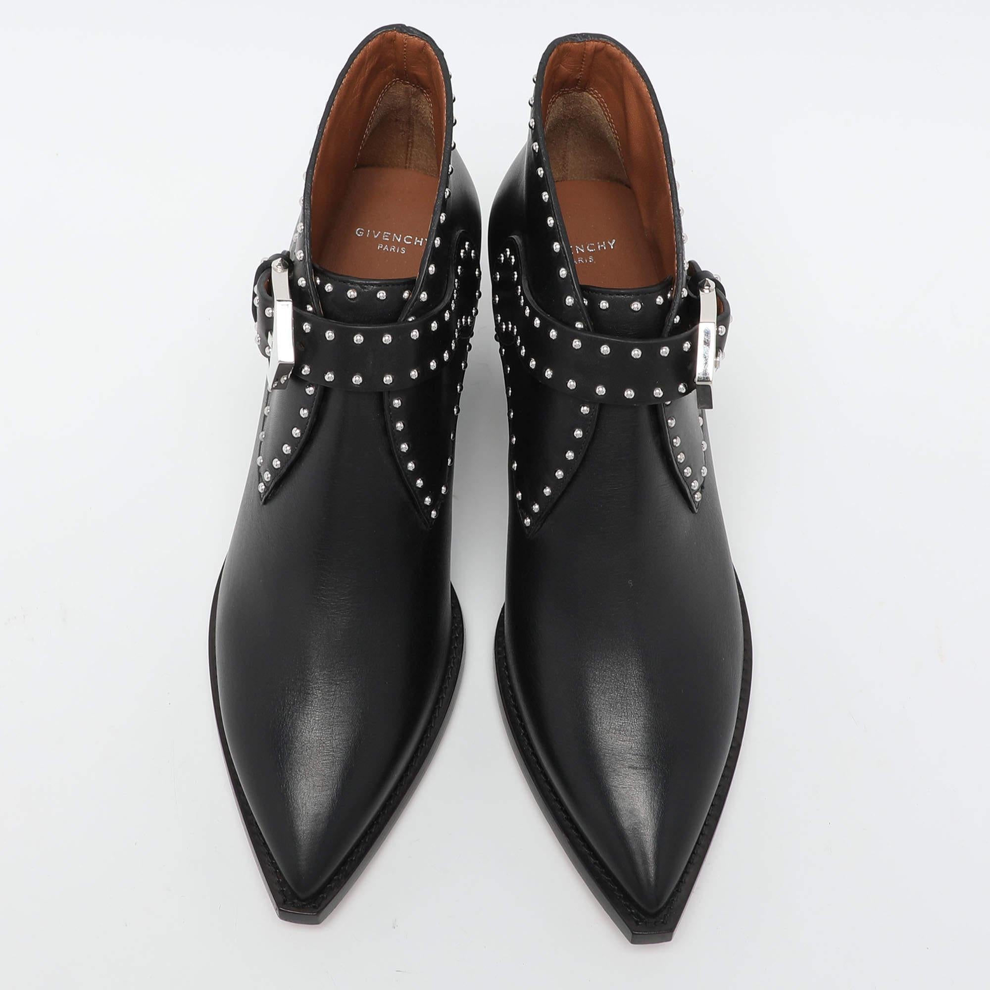 Givenchy Black Leather Studded Accents Western Boots Size 35 In New Condition In Dubai, Al Qouz 2