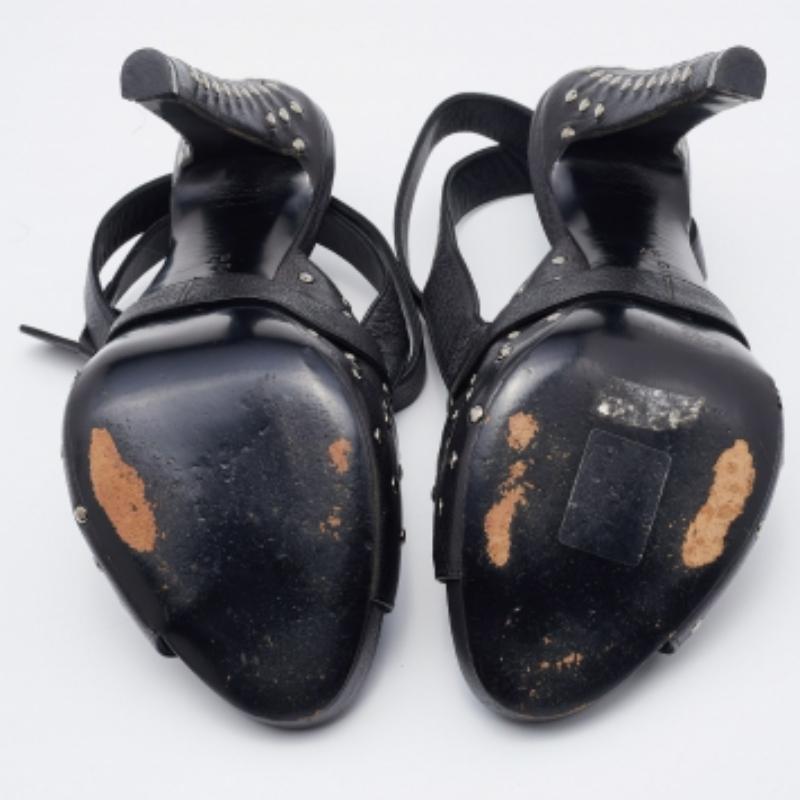 Givenchy Sandali con cinturino alla caviglia con borchie in pelle nera misura 37 in vendita 3