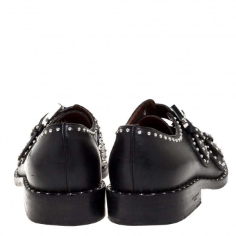 Givenchy Schwarze Nieten-Doppel-Monk-Flats aus Leder Größe 36 im Zustand „Relativ gut“ im Angebot in Dubai, Al Qouz 2