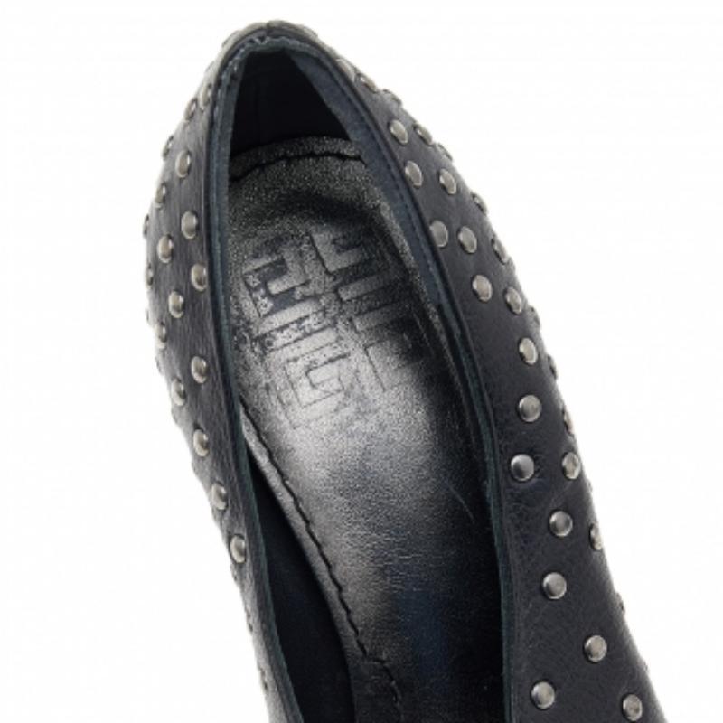 Givenchy Bombas de punta abierta de cuero negro con tachuelas Talla 37 Negro en venta