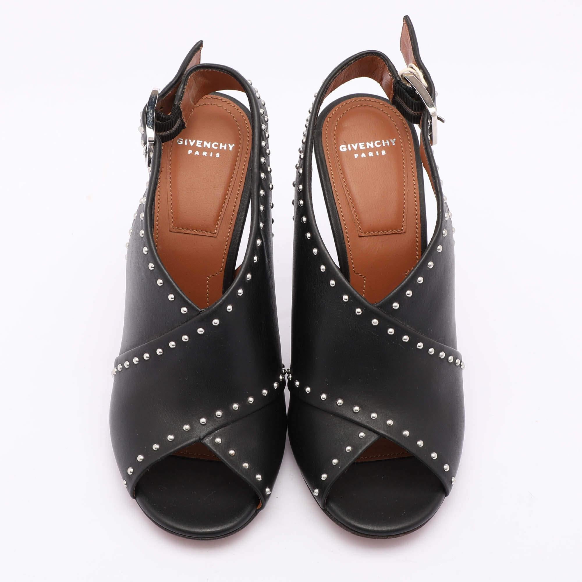 Givenchy Black Leather Studded Peep Toe Slingback Sandals Size 35.5 In Excellent Condition For Sale In Dubai, Al Qouz 2