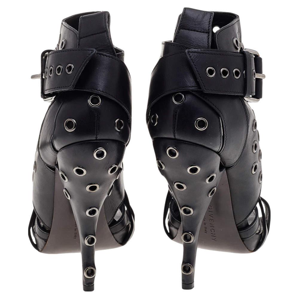 Givenchy Black Leather Studded Strappy Ankle Boots Size 38 In Good Condition For Sale In Dubai, Al Qouz 2
