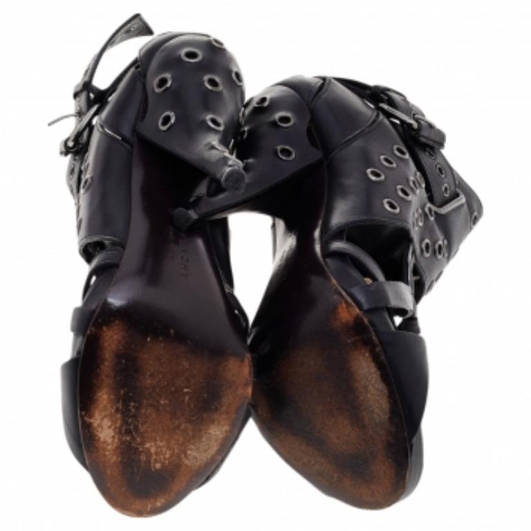 Givenchy - Stivaletti con borchie in pelle nera Taglia 38 in vendita 1