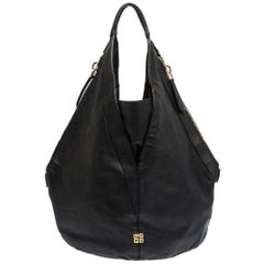 Givenchy Tihan Hobo aus schwarzem Leder