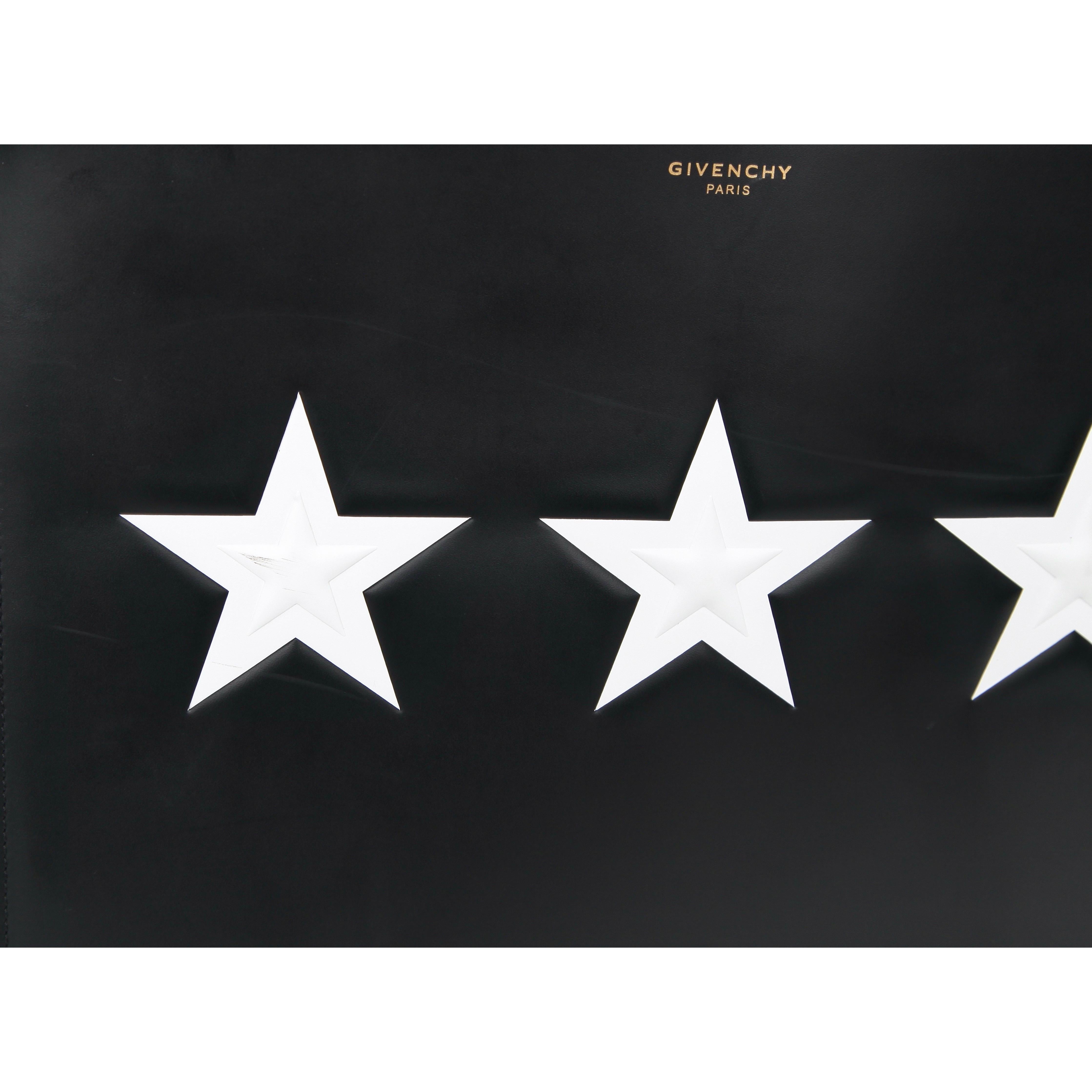 GUARANTEED AUTHENTIC GIVENCHY BLACK LEATHER STAR MOTIF POUCH

Sold Out In Boutiques


Details:
- Classic black leather pouch with white star motifs.
- Top zipper closure.
- One compartment.
- Leather interior.
- Packaged carefully, dust bag not