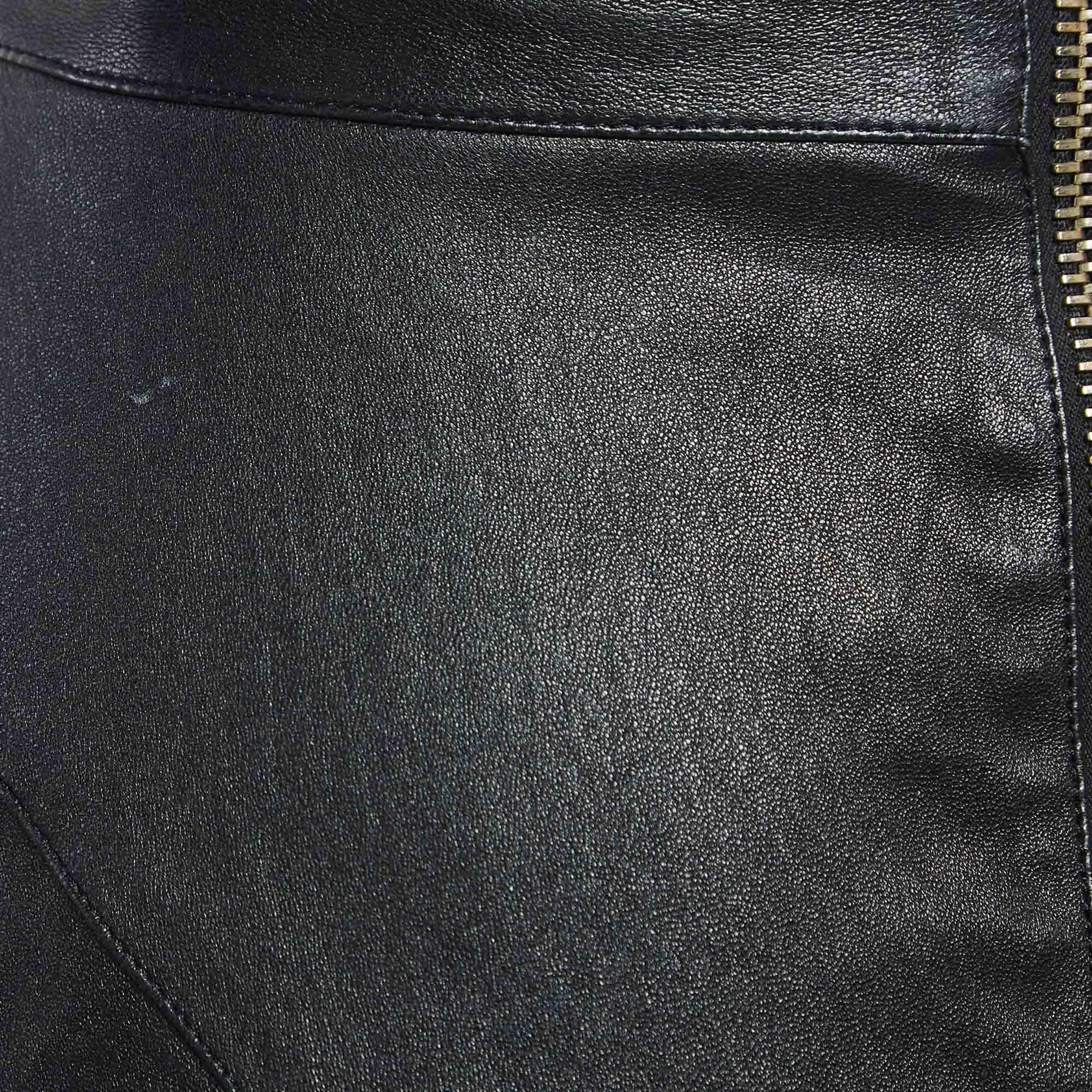 Givenchy Gonna in pelle nera con zip L In condizioni ottime in vendita a Dubai, Al Qouz 2