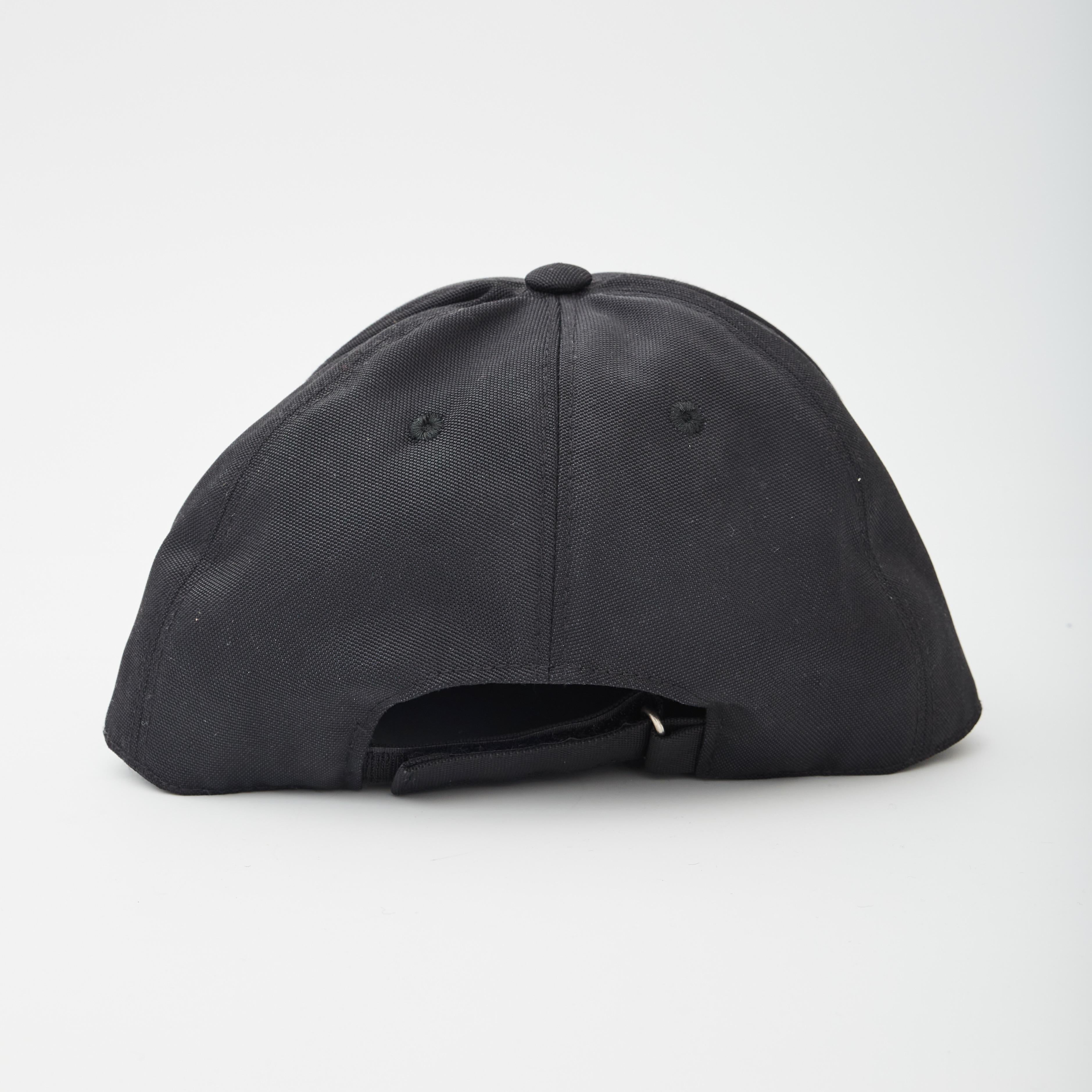 COLOR: Black
MATERIAL: Fabric
SIZE: Adjustable
COMES WITH: Tags
CONDITION: Excellent - hat is pristine.

Made in Italy