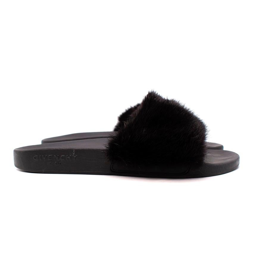  Givenchy Black Mink Fur Sliders
 

 -Black mink fur and rubber slide sandals
 -Embossed Givenchy logo 
 

 Materials 
 100% Mink fur 
 100% Rubber 
 

 Made in Italy 
 

 PLEASE NOTE, THESE ITEMS ARE PRE-OWNED AND MAY SHOW SIGNS OF BEING STORED