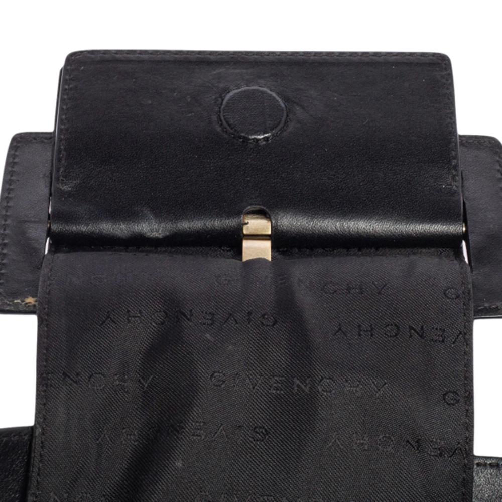 Givenchy Hobo aus Segeltuch mit schwarzem Monogramm und Lederschnalle 8
