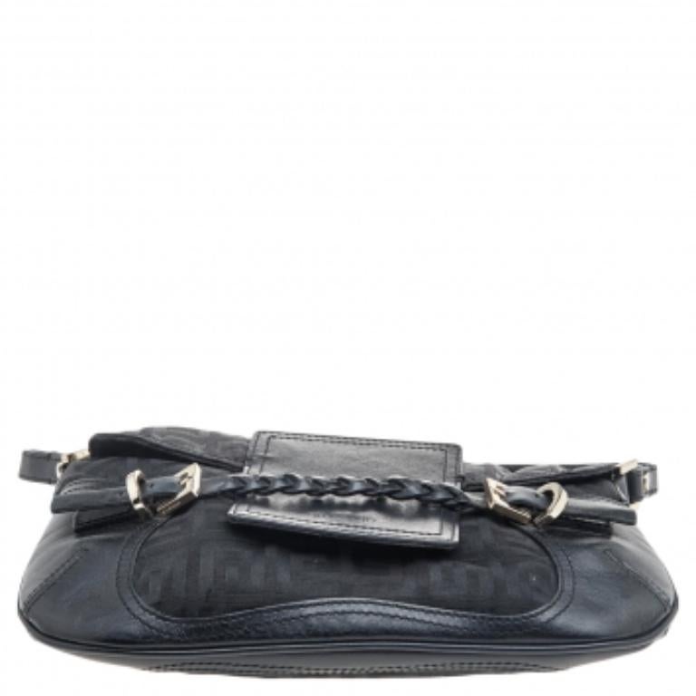 Givenchy Schwarze Umhängetasche aus Segeltuch und Leder mit Monogramm und Lederklappe im Angebot 1