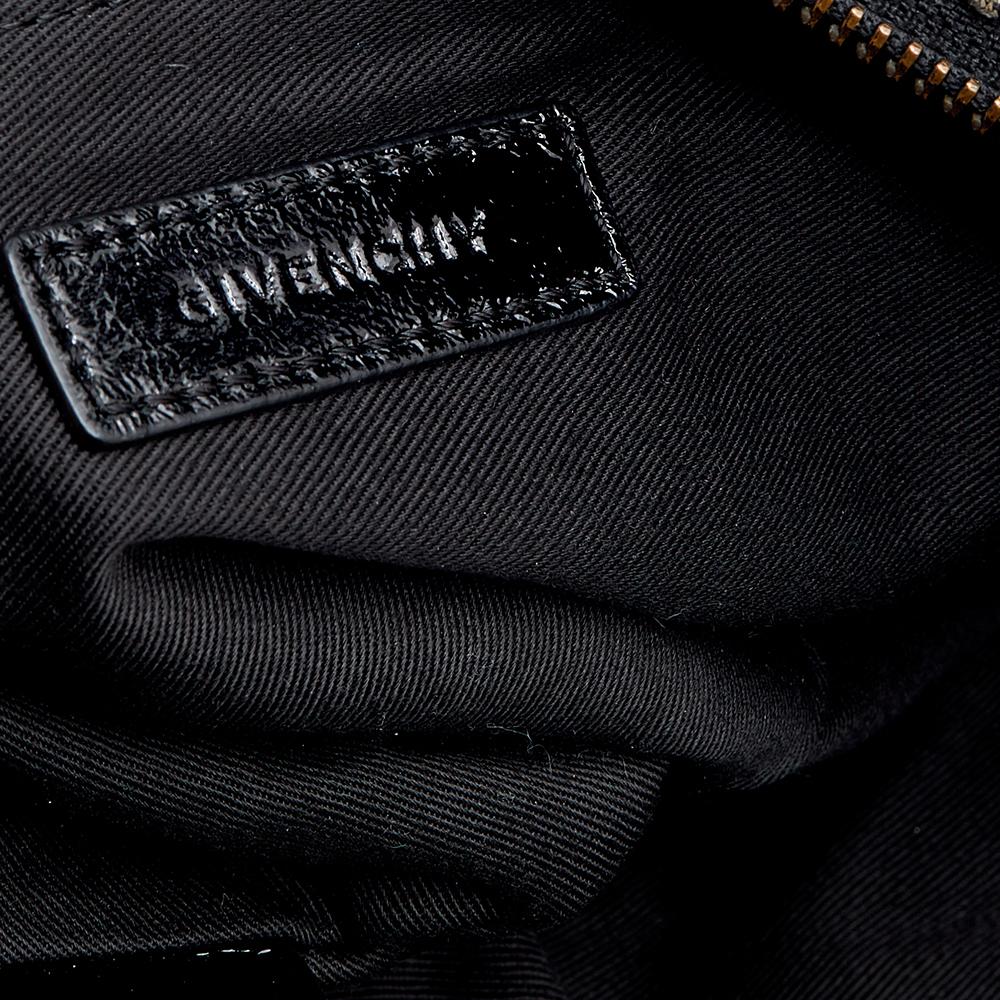 Givenchy - Sac baguette en toile monogrammée noire et cuir verni en vente 3
