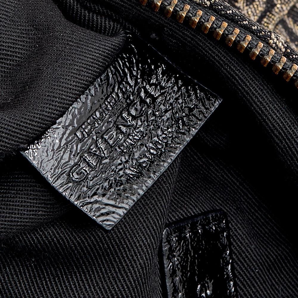 Givenchy - Sac baguette en toile monogrammée noire et cuir verni en vente 5