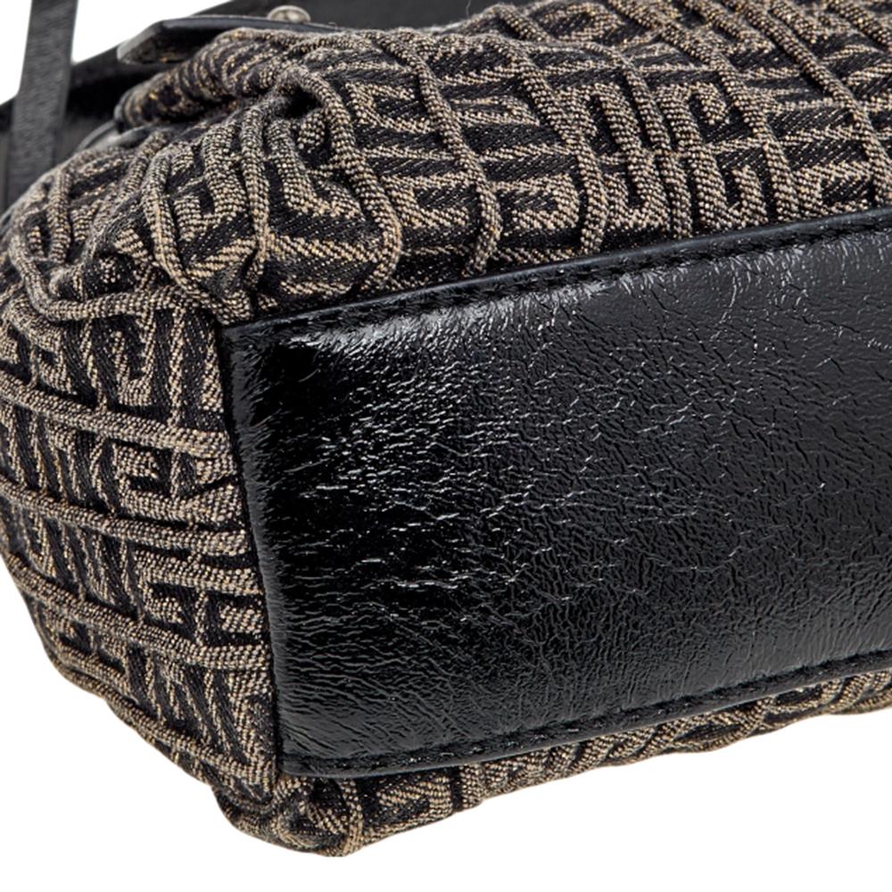 Givenchy - Sac baguette en toile monogrammée noire et cuir verni Pour femmes en vente