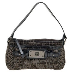 Baguette en toile et cuir verni avec monogramme de Givenchy (noir)