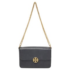 Givenchy Baguette nera in tela e vernice con monogramma