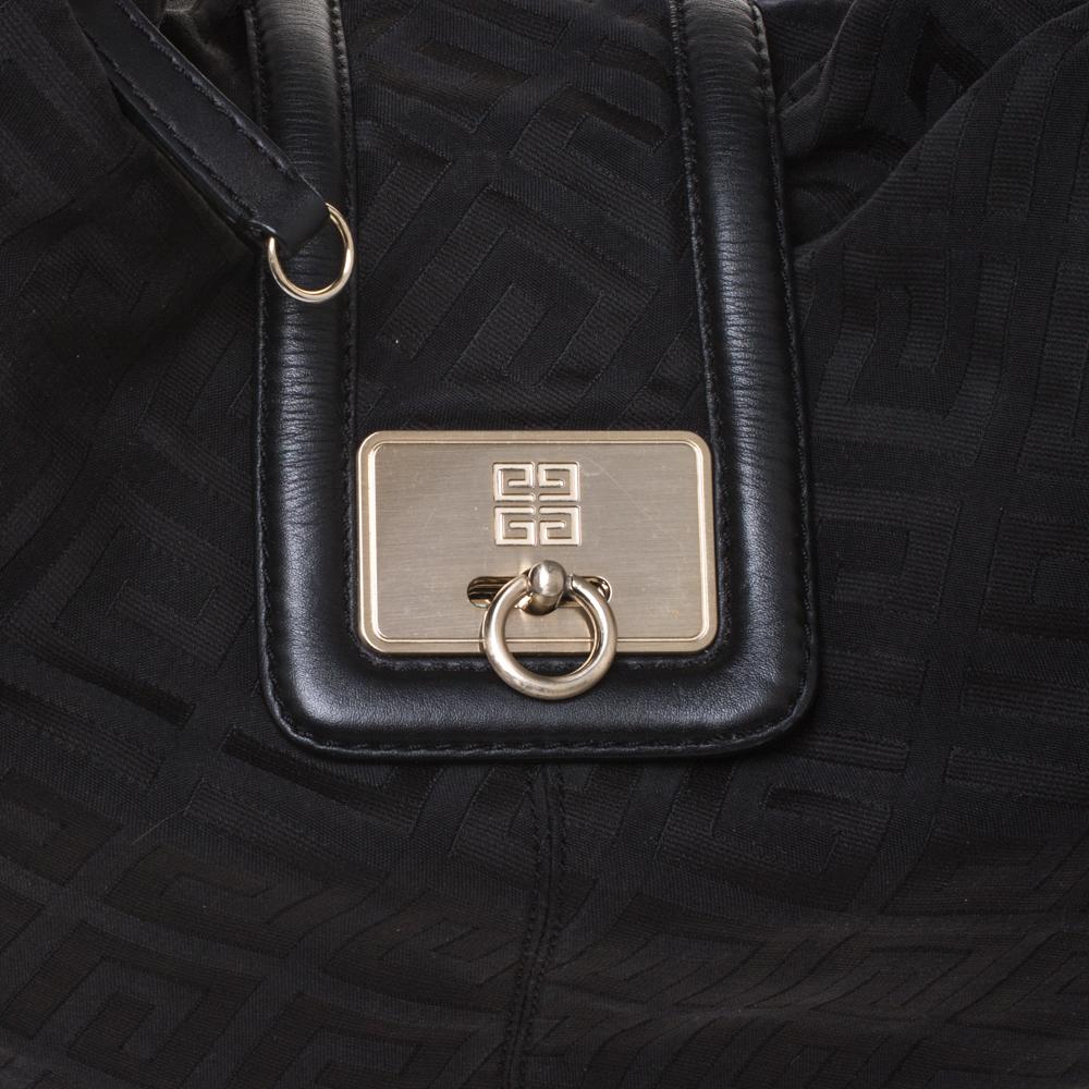 Givenchy - Hobo à rabat en toile noire avec monogramme en vente 4