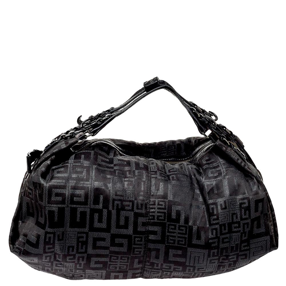 This functional hobo bag by Givenchy goes well with almost all your outfits. Spice up your everyday outfits with this gorgeously designed handbag. Crafted from signature monogram nylon & leather, it comes in black. It has a double handle,