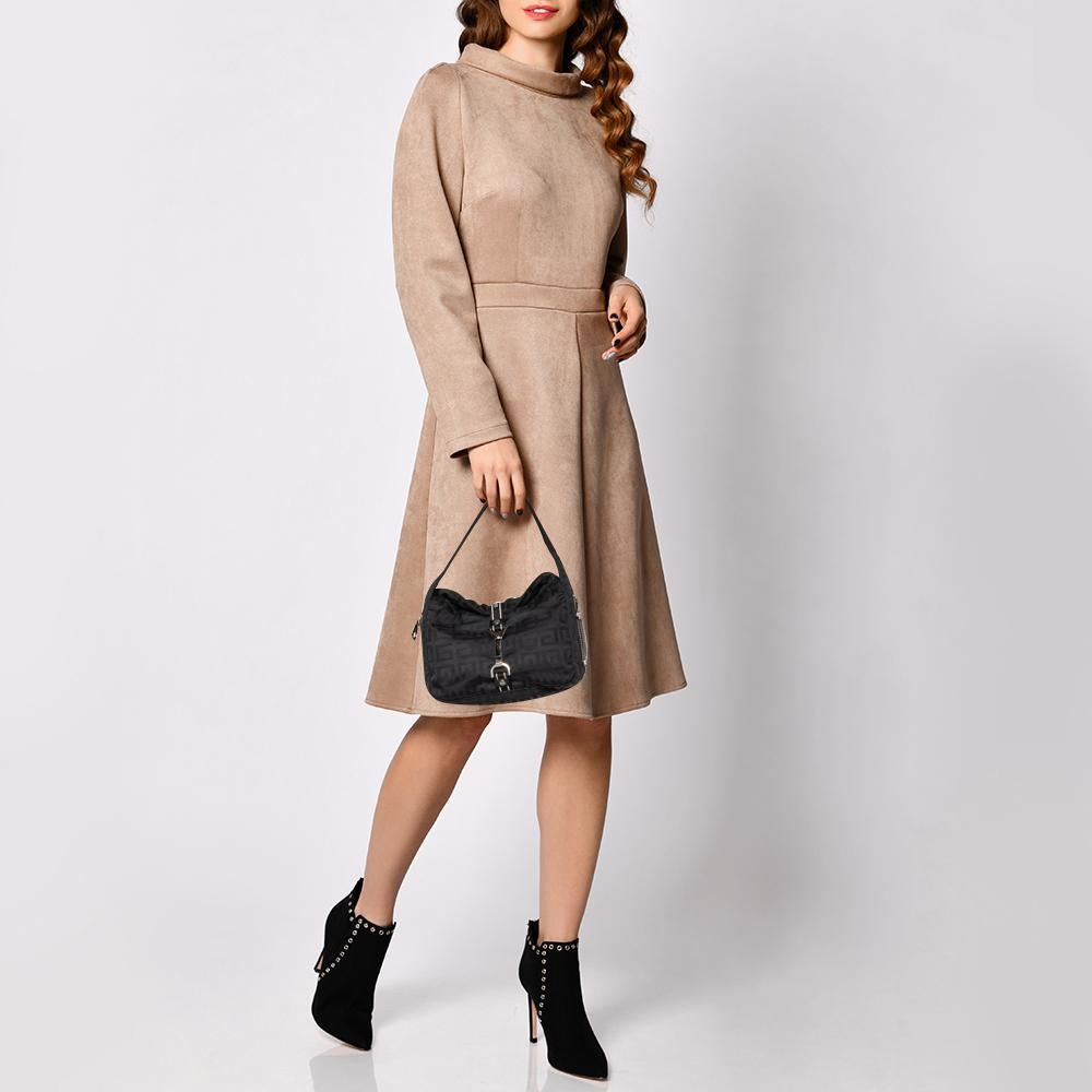 Givenchy Negro Monograma Nylon Hobo en Bastante bueno Estado en Dubai, Al Qouz 2