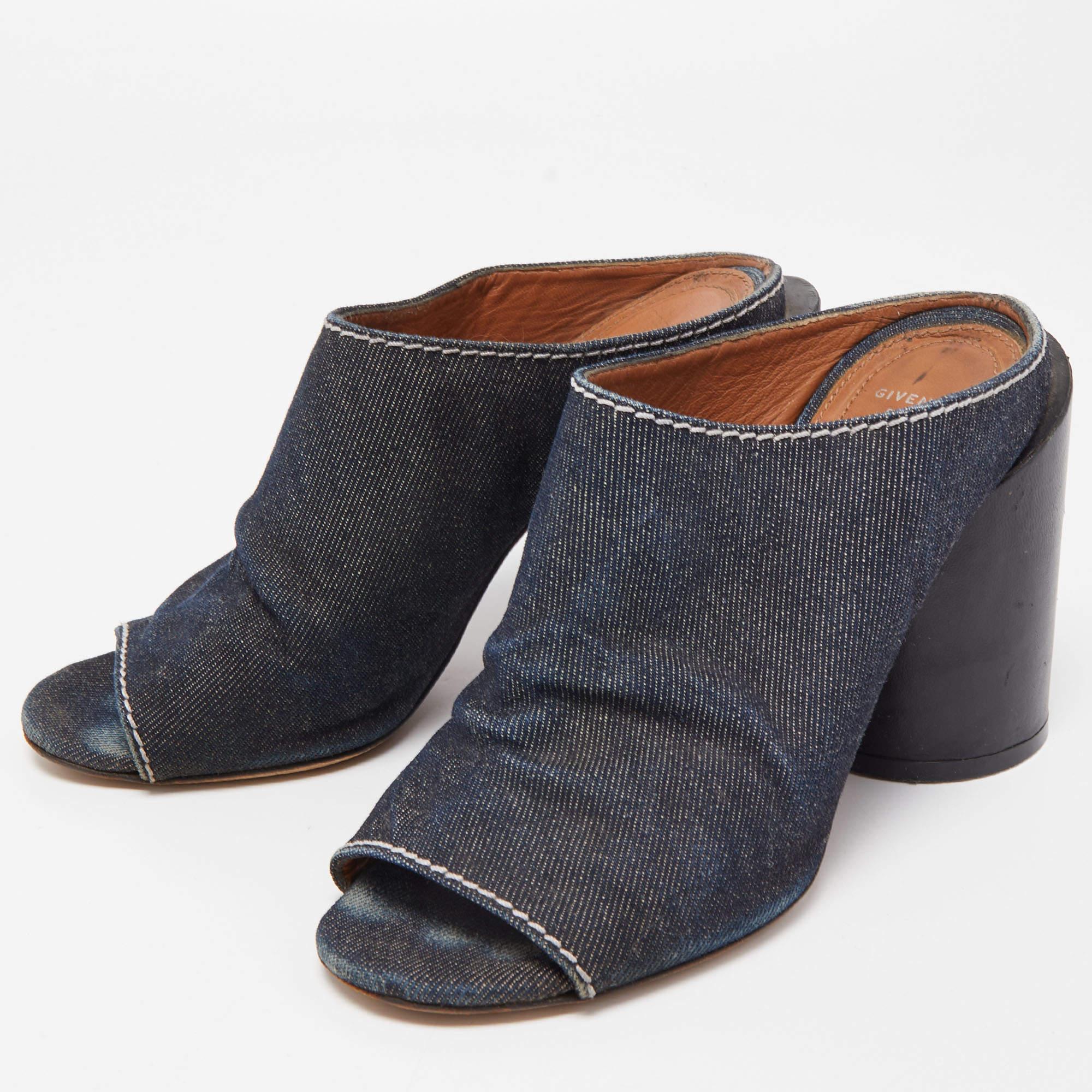 Wear these stylish mules from the house of Givenchy and channel your inner fashionista. Crafted from denim and leather  they will elevate an outfit instantly. They feature a star motif on the heels and they come with open toes. They have a leather