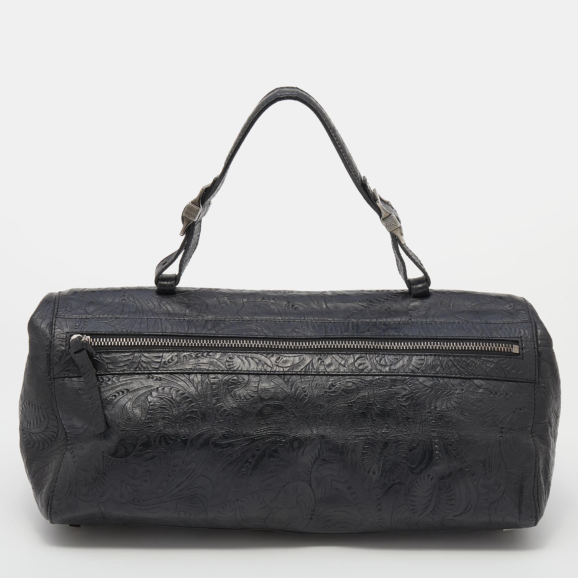Showcasing a stunning design, this Givenchy bag offers great utility as well. Meticulously made from leather, it is embossed with paisleys and can be carried conveniently with a short handle at the top. The suede-lined interior of the bag will keep