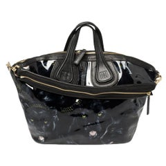 Givenchy Schwarzer Panther Print Lack und Leder Medium Nightingale Satchel