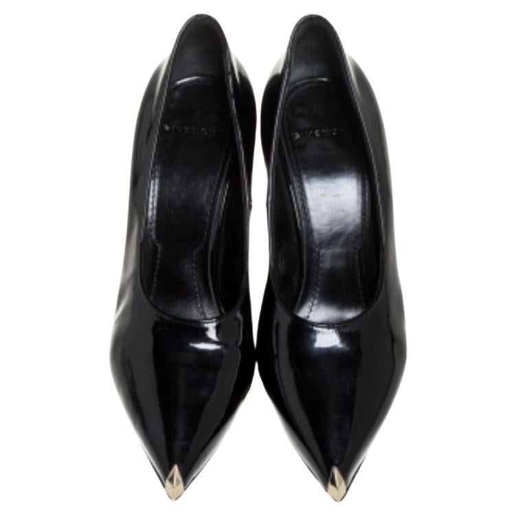 The signature statement of this Givenchy pumps will amp up your style quotient almost instantly. Crafted out of patent leather, they are a functional pick for all events. Accessorise minimally in order to let your pair of black pumps get all the