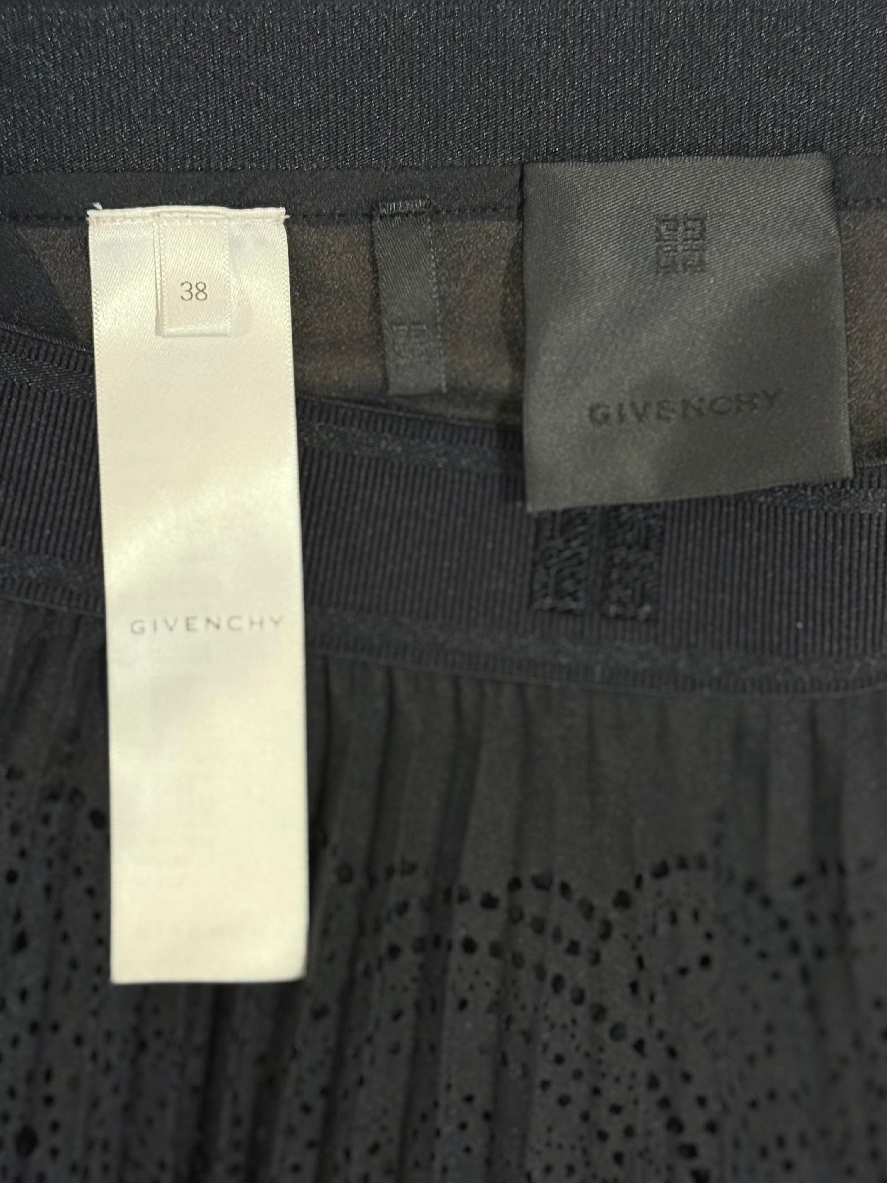 Givenchy Falda asimétrica plisada negra con adornos de tachuelas SS2019 Talla 38 en venta 2