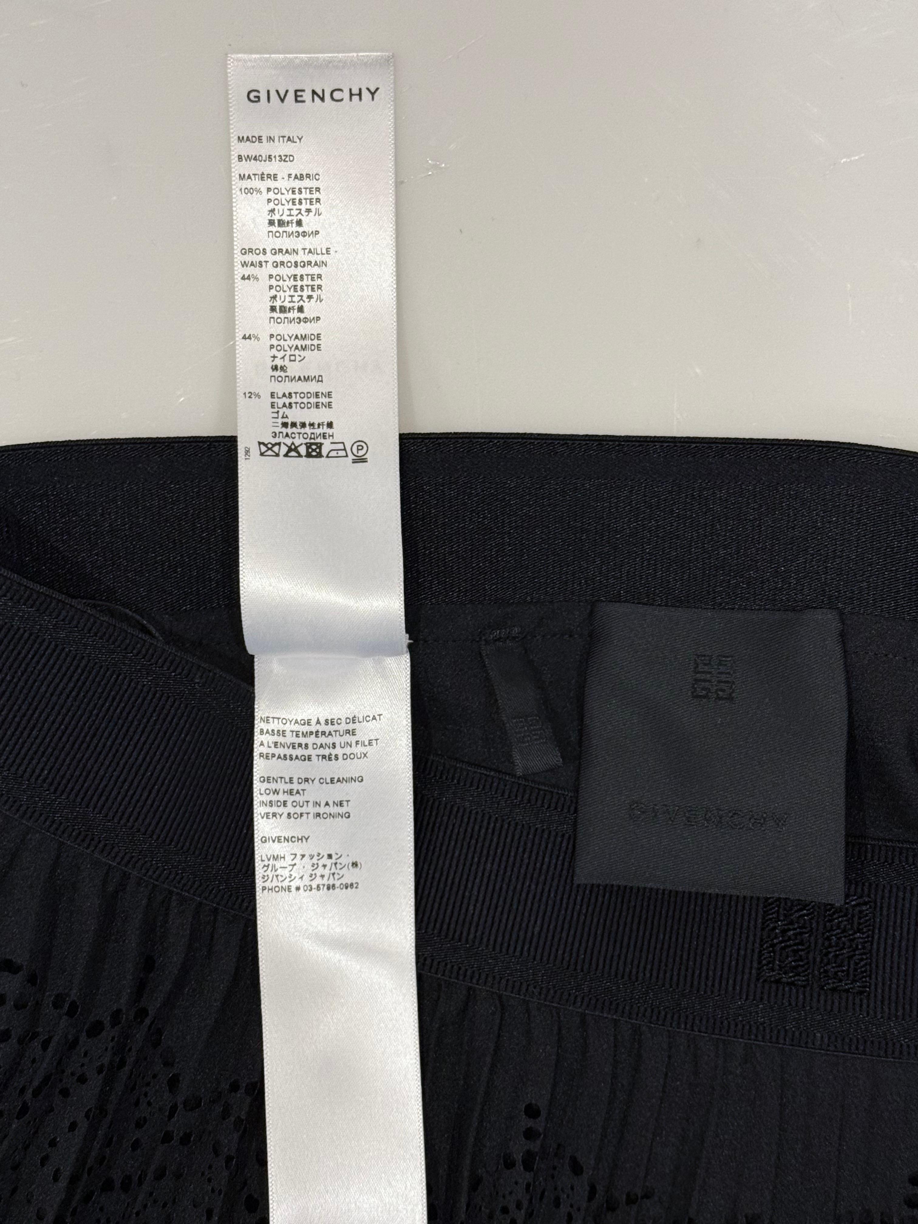 Givenchy Falda asimétrica plisada negra con adornos de tachuelas SS2019 Talla 38 en venta 3