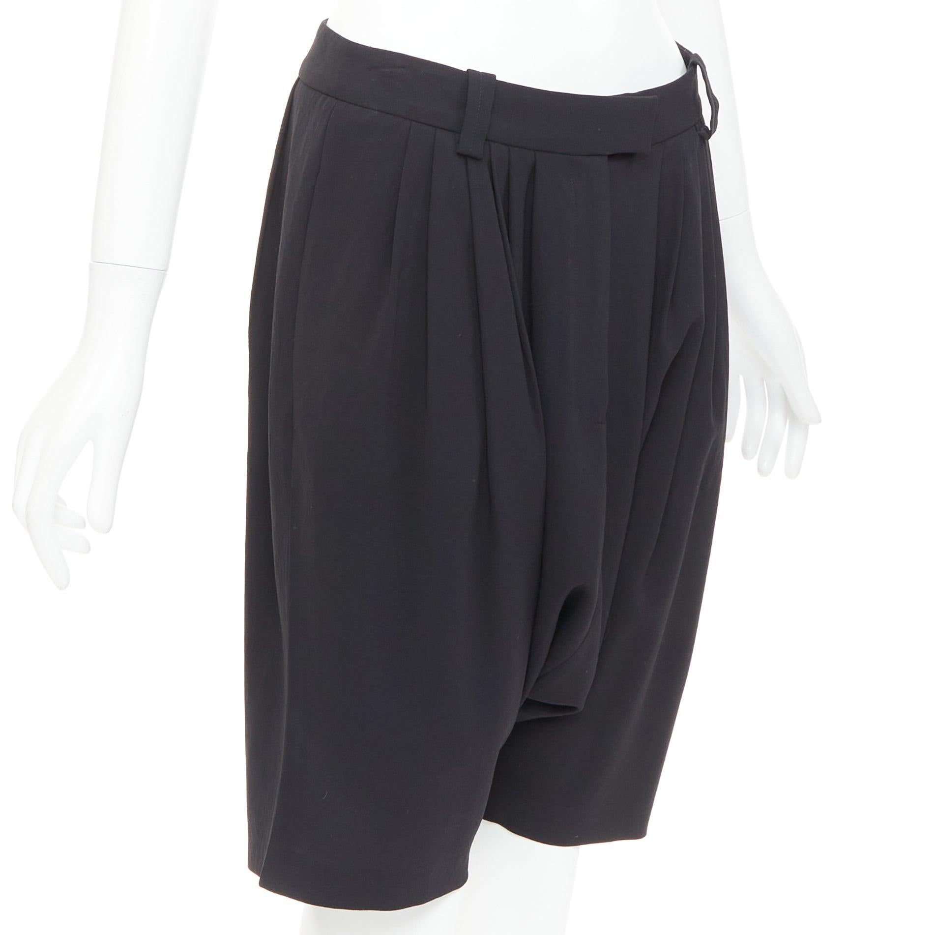 GIVENCHY black pleated front drop crotch harem knee length shorts FR38 M Negro en venta