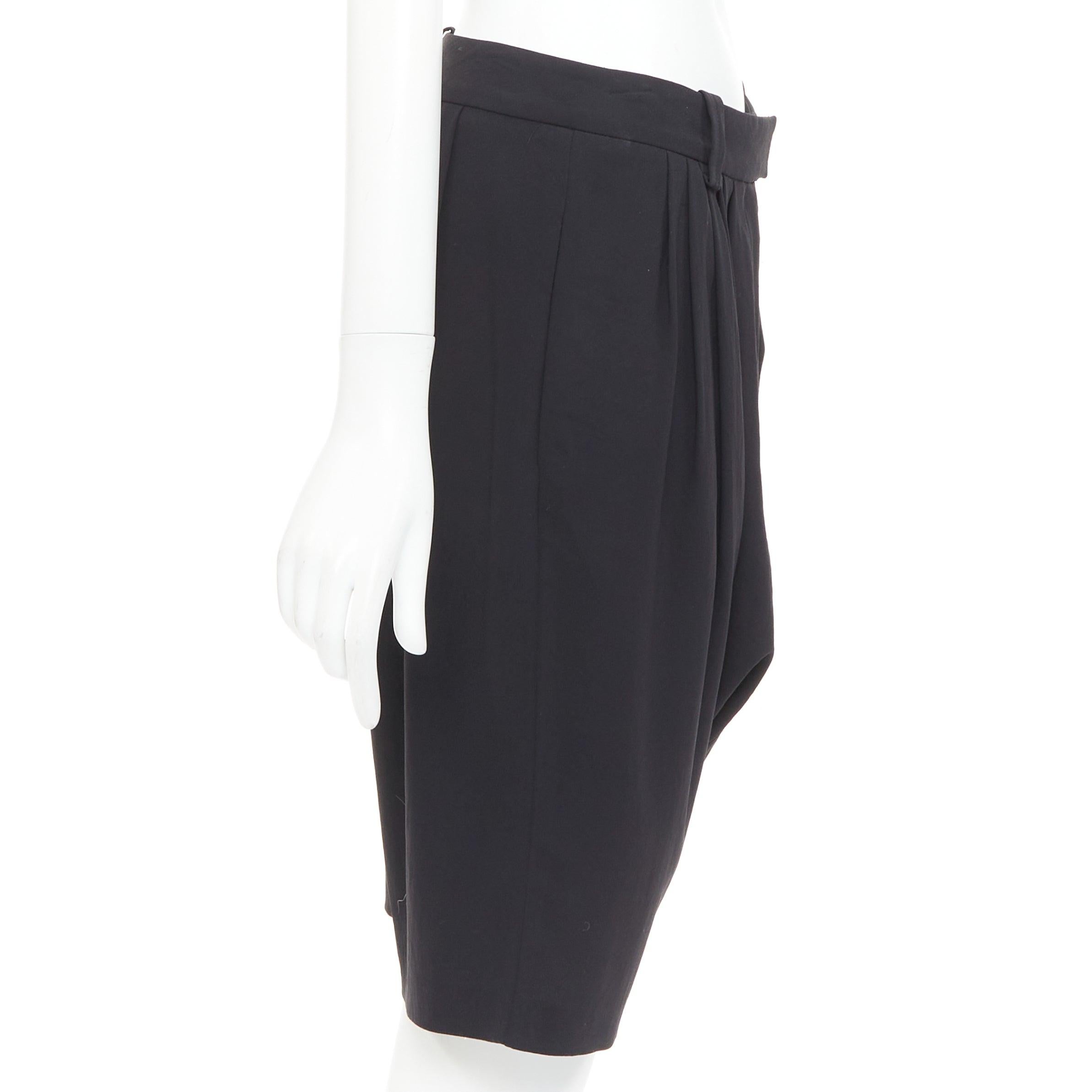 GIVENCHY black pleated front drop crotch harem knee length shorts FR38 M en Excelente estado para la venta en Hong Kong, NT