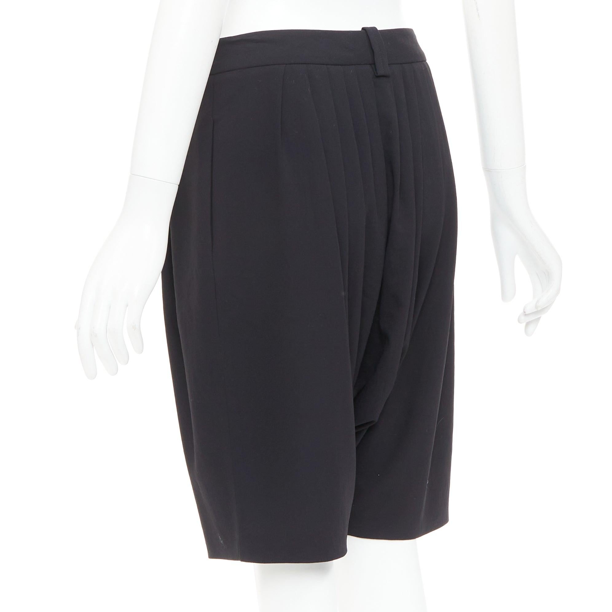 GIVENCHY black pleated front drop crotch harem knee length shorts FR38 M en venta 1