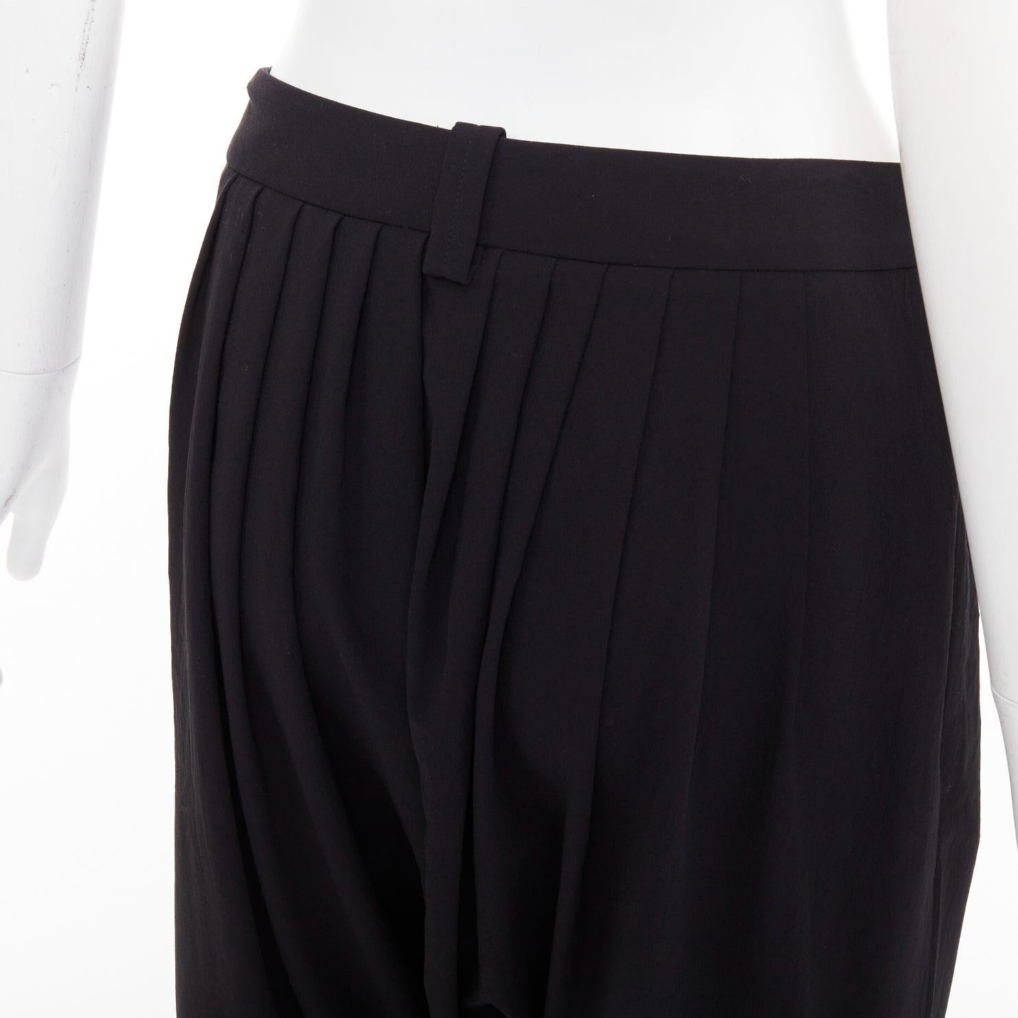 GIVENCHY black pleated front drop crotch harem knee length shorts FR38 M en venta 2