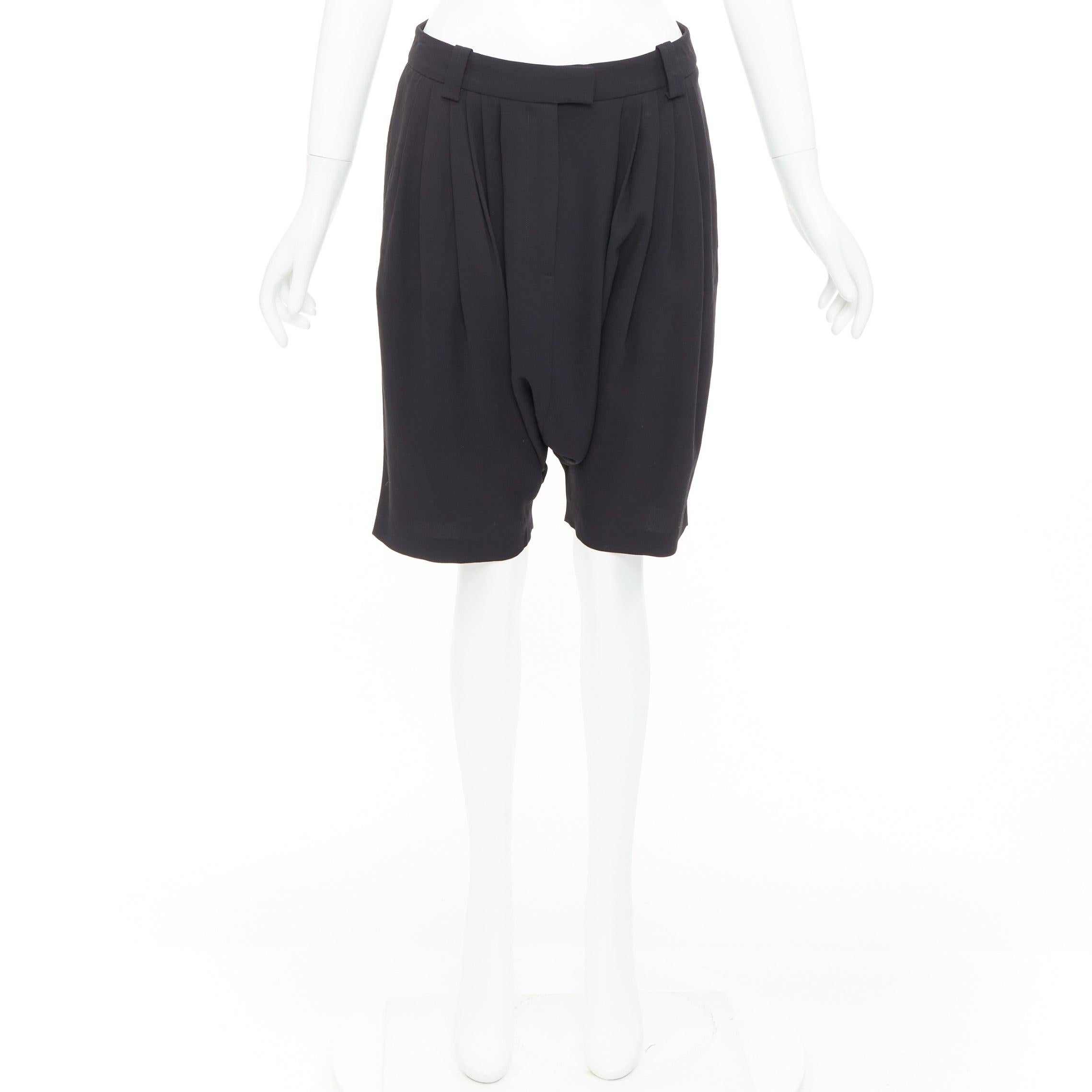 GIVENCHY black pleated front drop crotch harem knee length shorts FR38 M en venta 4