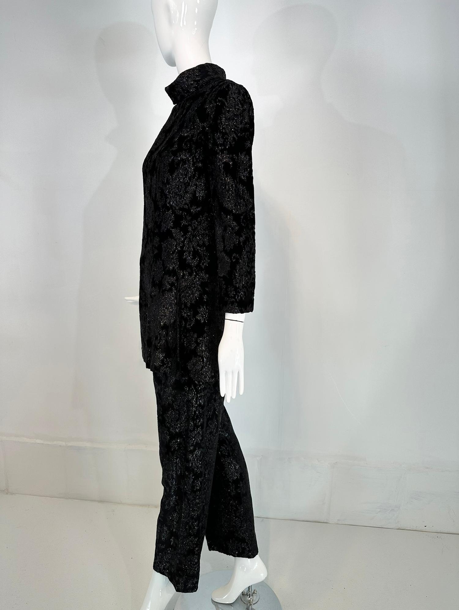 Ensemble tunique et pantalon en velours découpé à coutures princesse pailleté Givenchy noir 1970 en vente 7