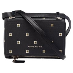 Givenchy Schwarze Mini Pandora Box Umhängetasche aus bedrucktem Leder