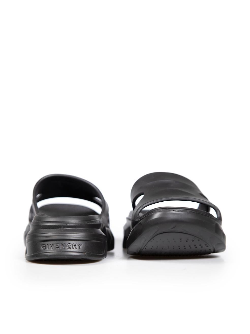 Givenchy Black Rubber Marshmallow Slides Size IT 39 In New Condition For Sale In London, GB